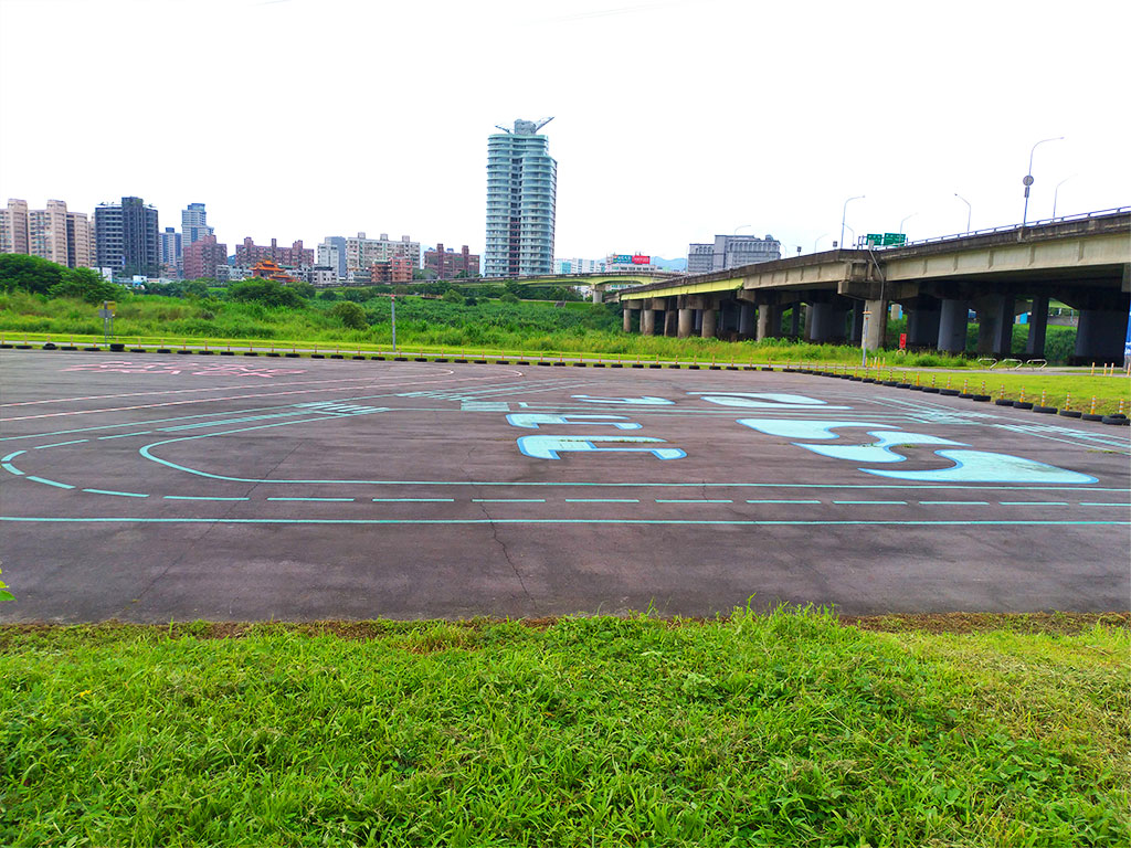 中和秀朗橋兒童超跑園區現場照片