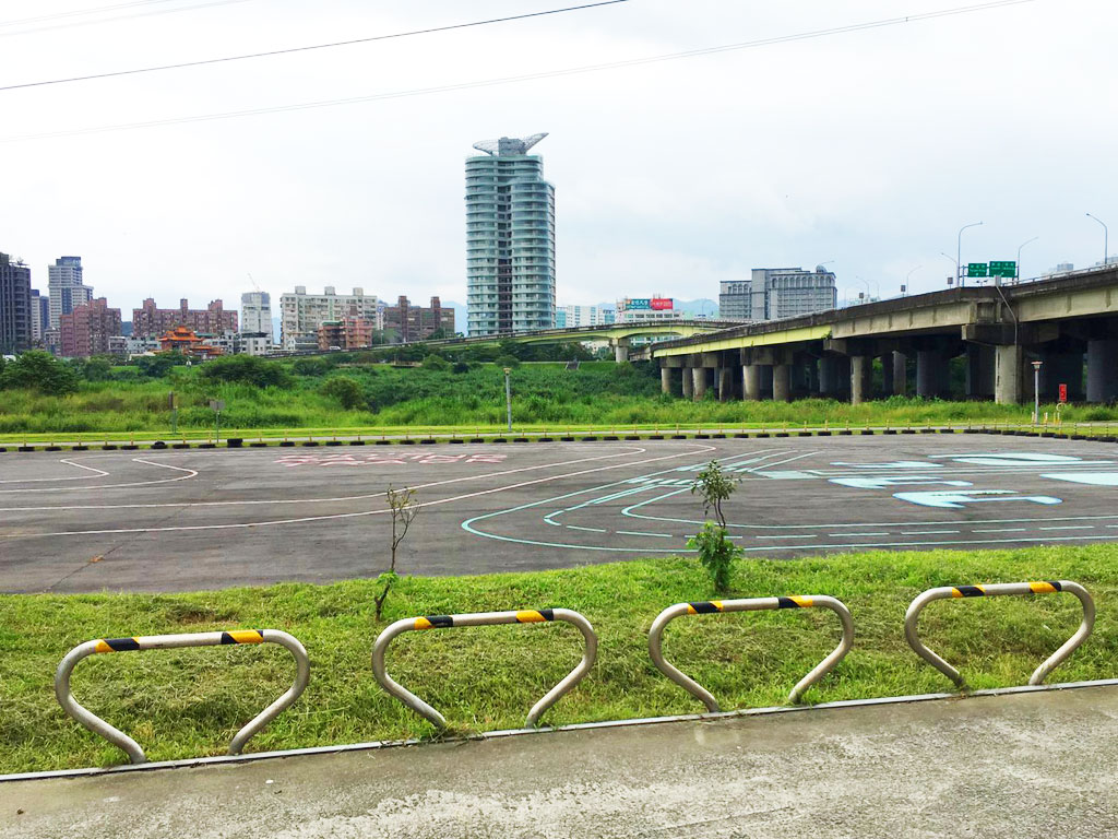 中和秀朗橋兒童超跑園區照片